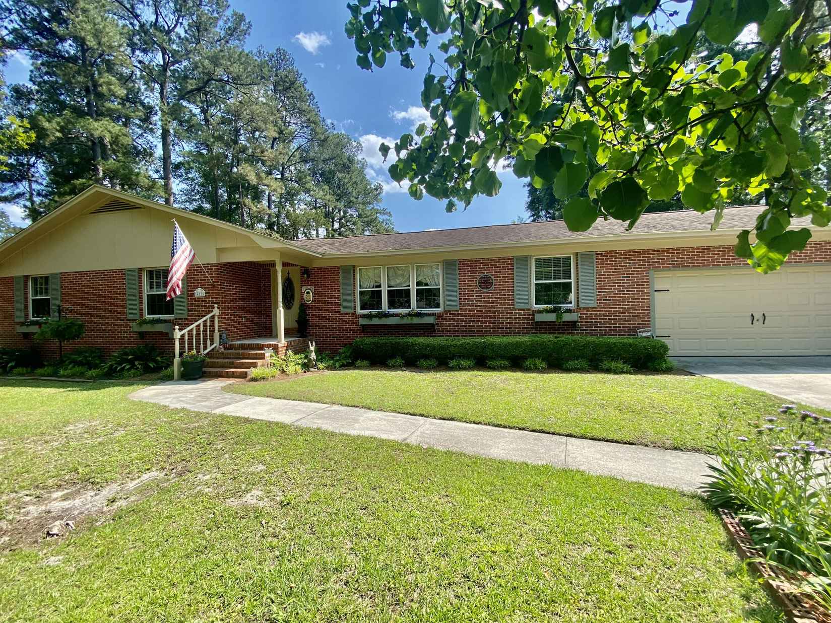 409 Azalea Dr  