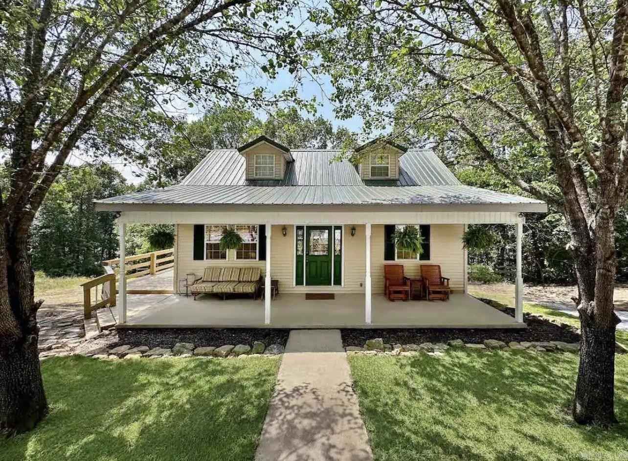 100 Iris Dr  
