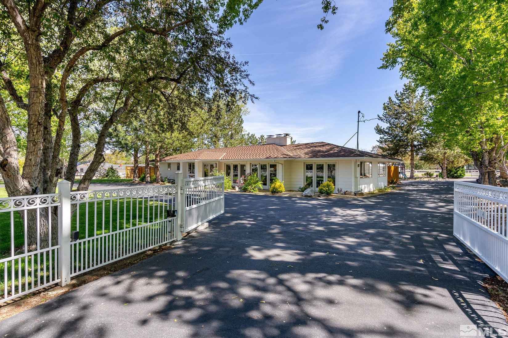 990 Del Monte Ln  