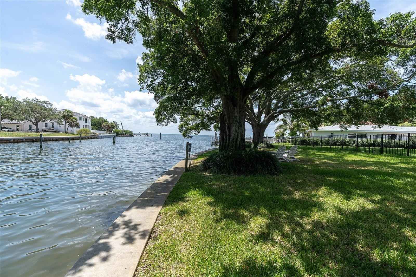 141 Bay Point Dr NE  