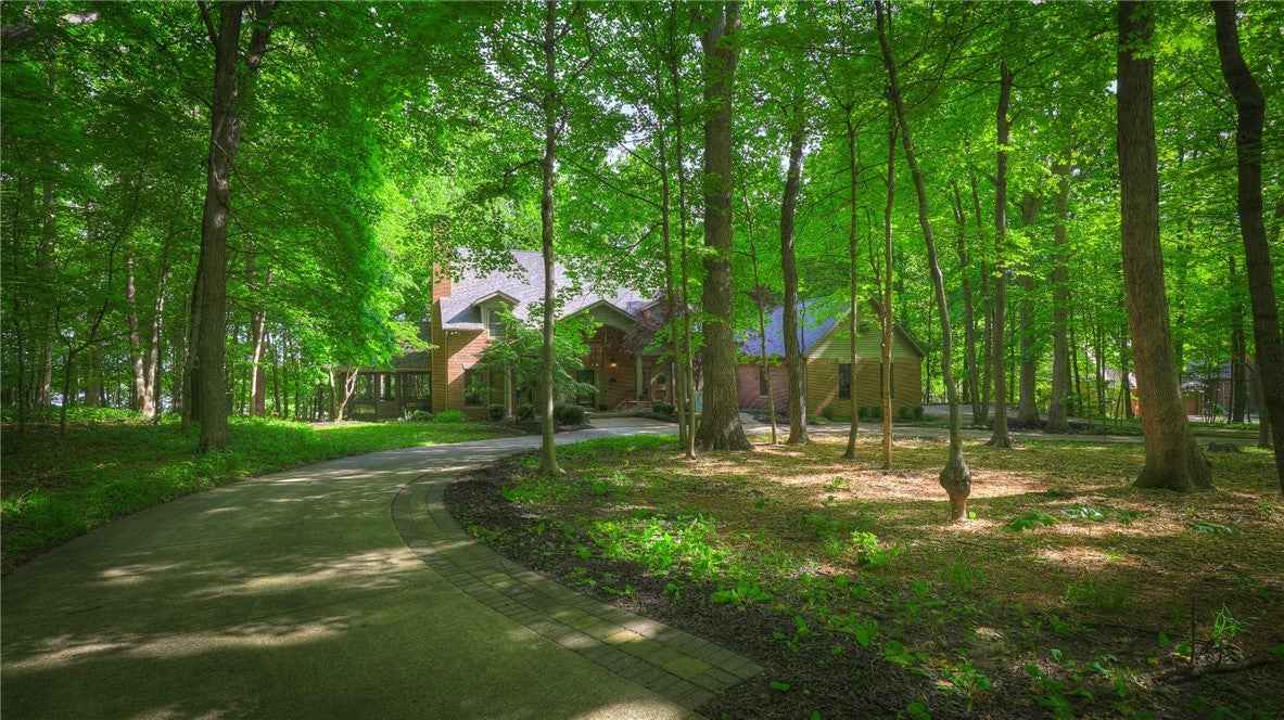 3170 Woodland Shrs Dr  