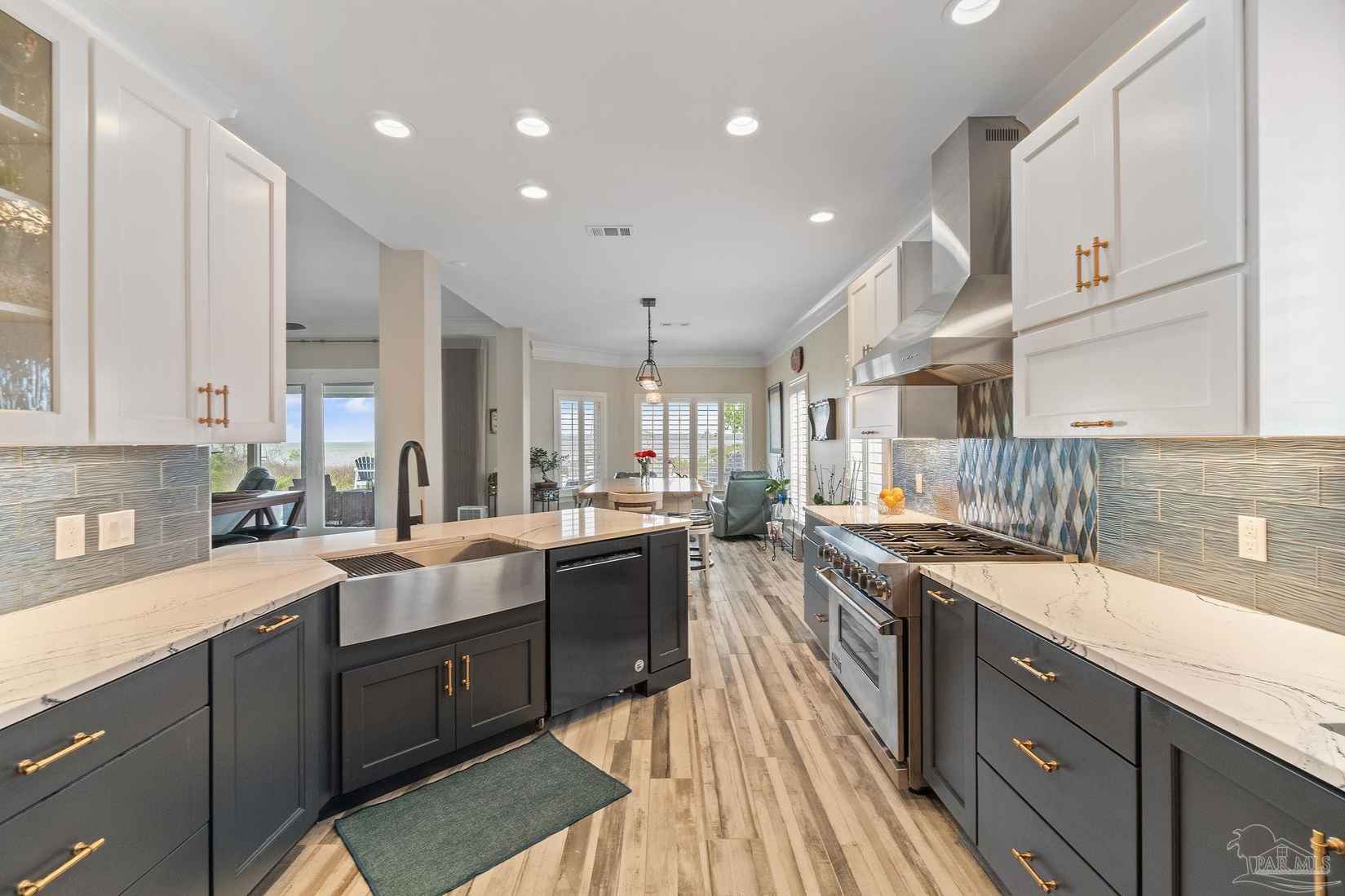 6711 Tom King Bayou Rd  