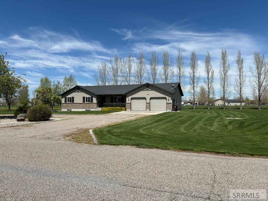 3931 E 154 N  