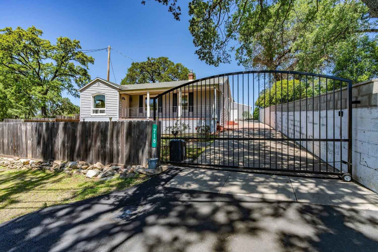 718 West Saint Charles St  