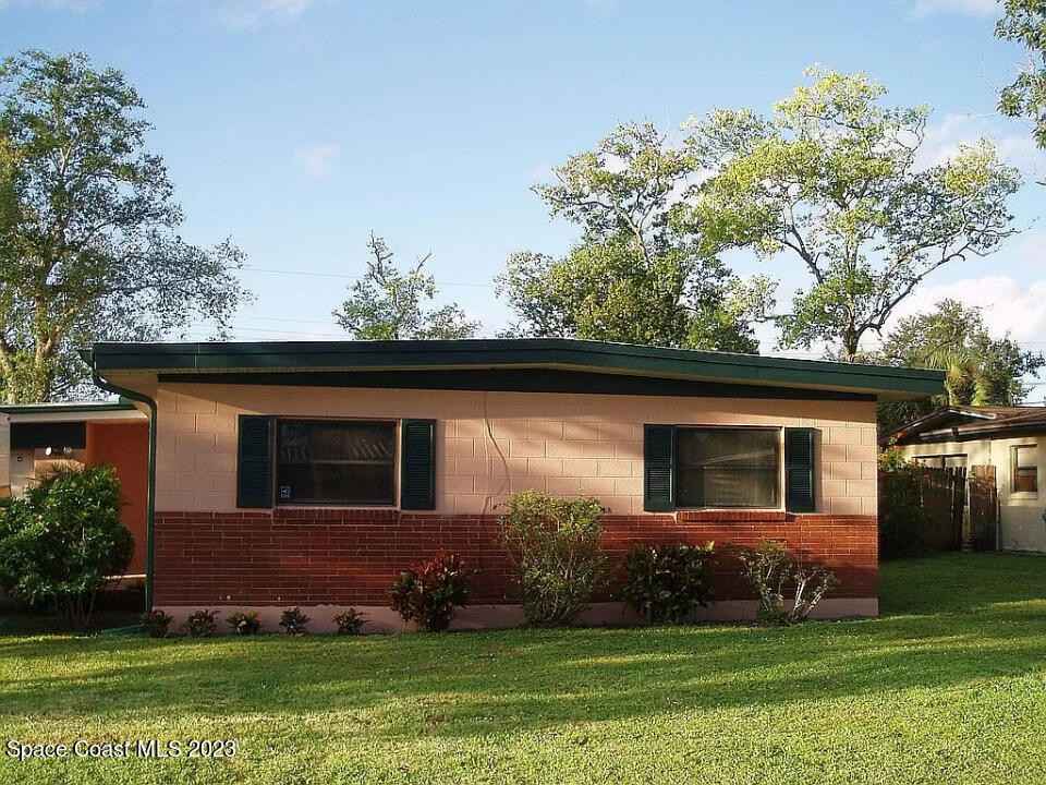 580 Gardenia Cir  