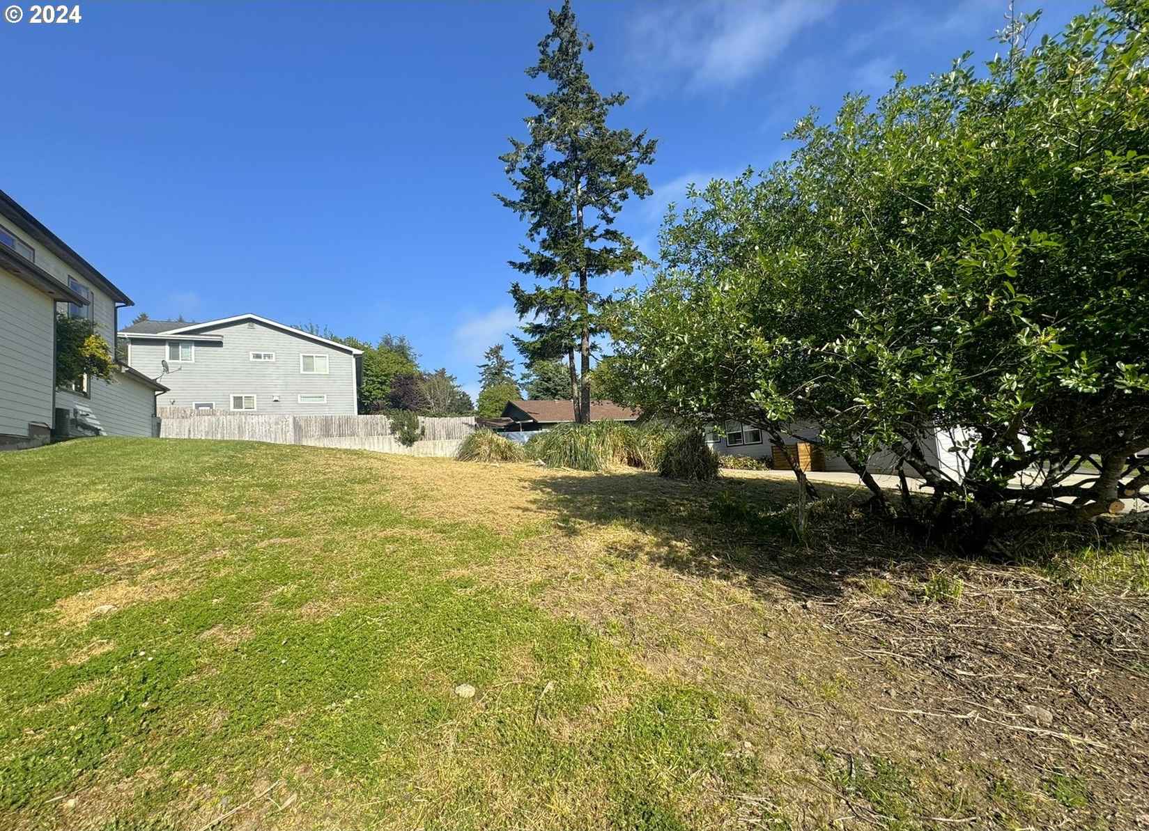6929 OAKWOOD CT  