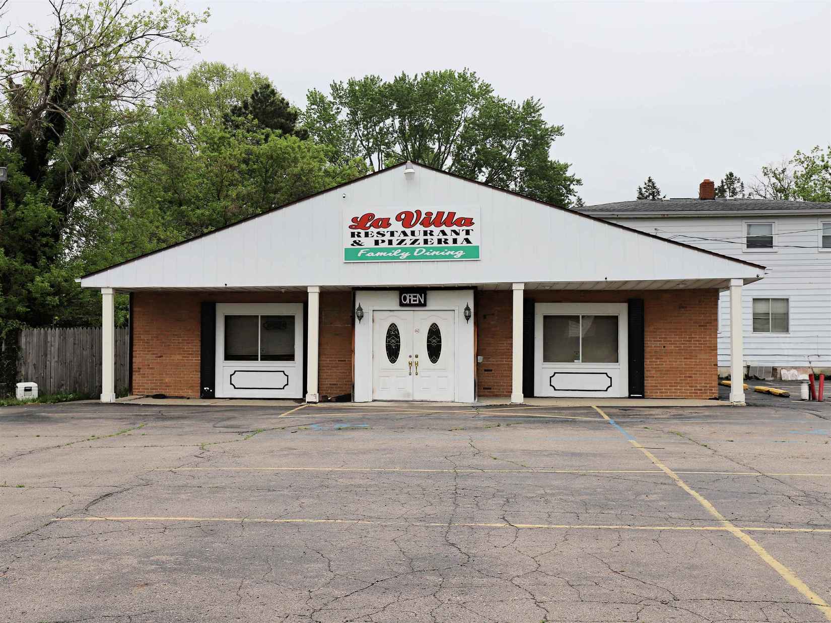 8372 N Saginaw  