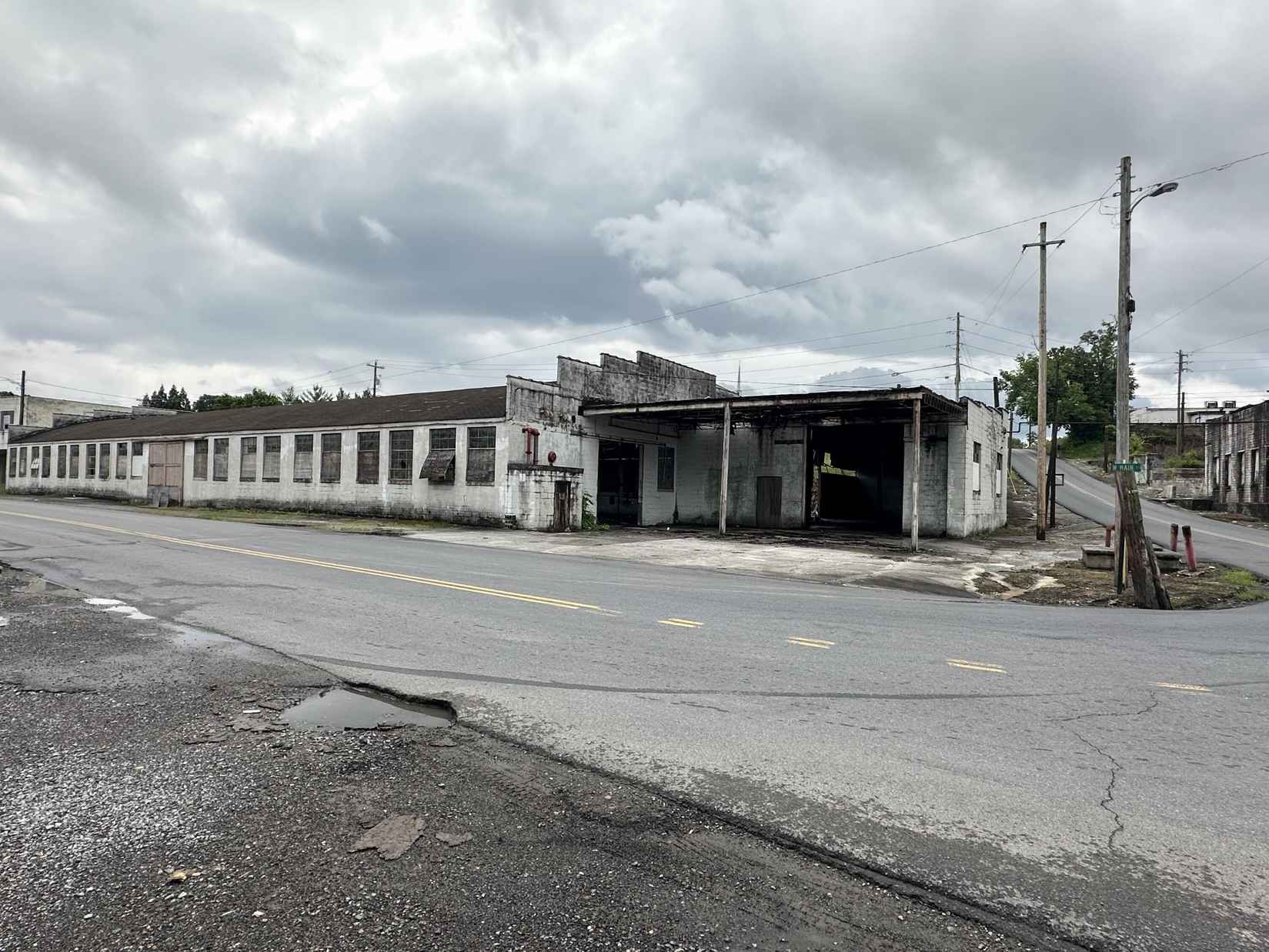 185 W MAIN St  