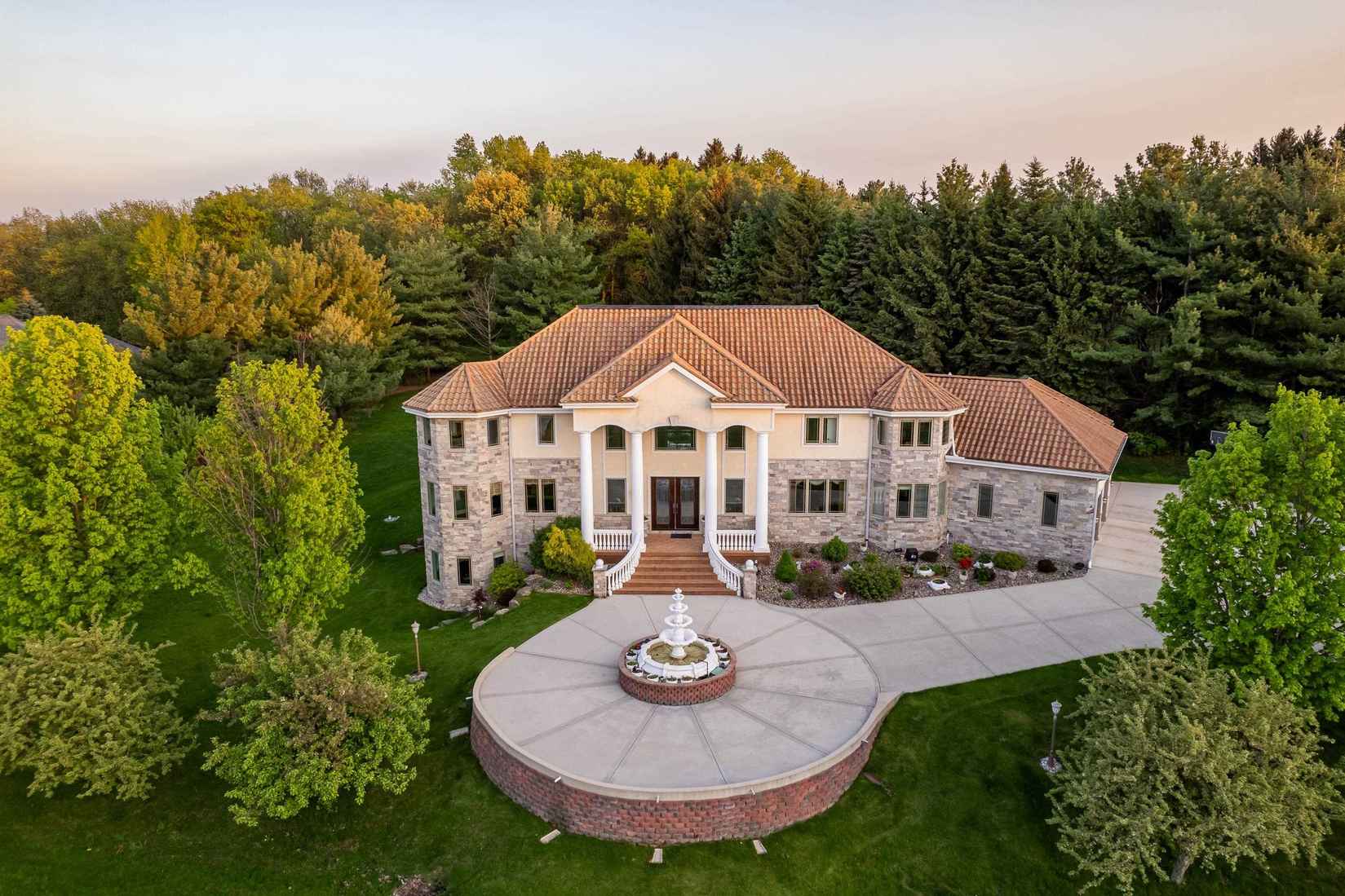3319 Saracen Way  