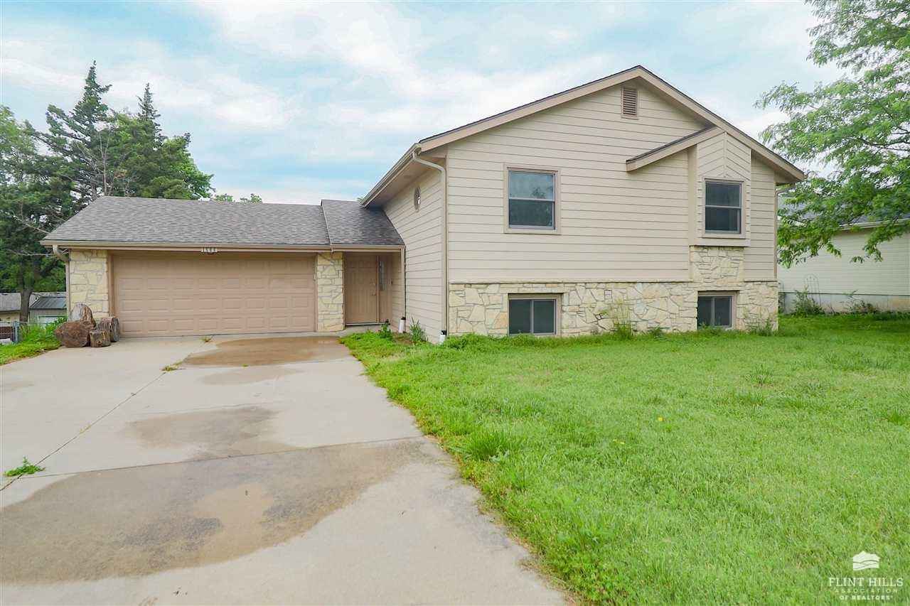 1506 Holly Ln  