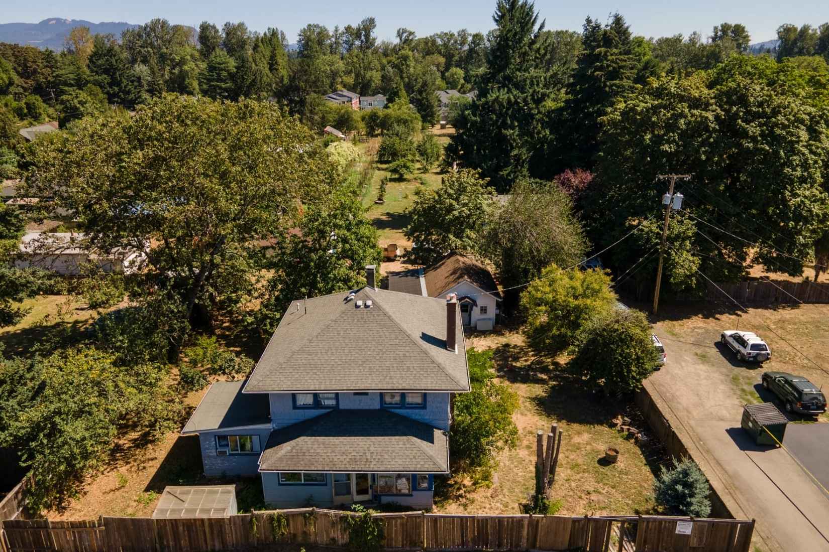935 Riv RD  