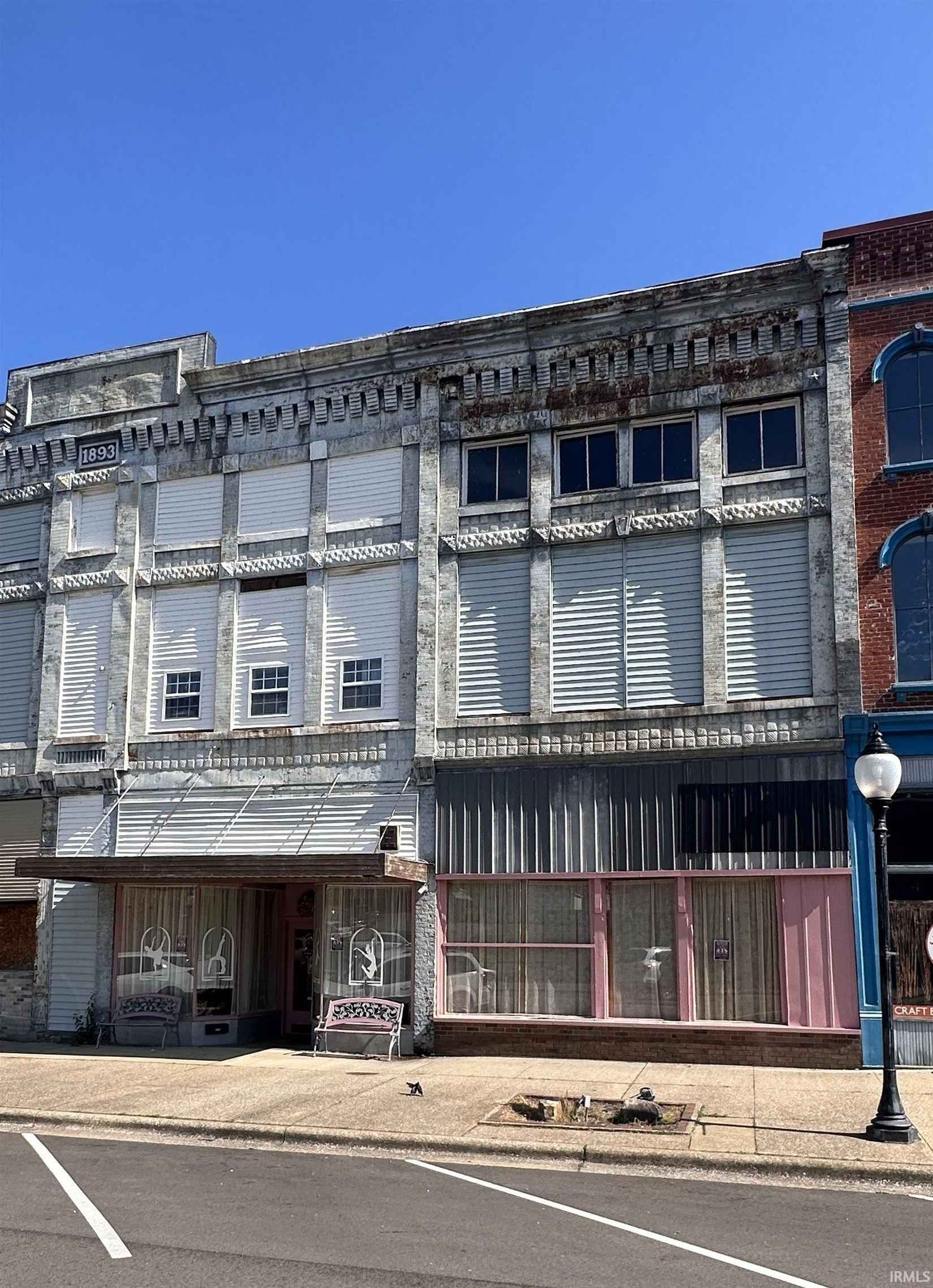 411 Main St  
