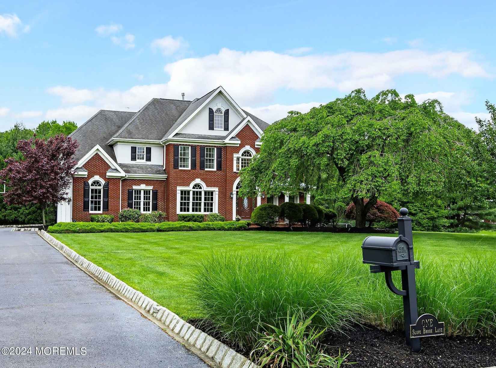 1 Slopebrook Ln  