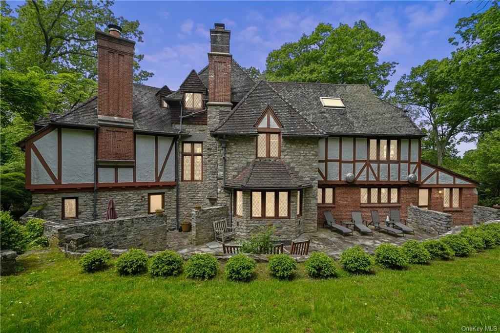 161 169 Croton Lk Rd  