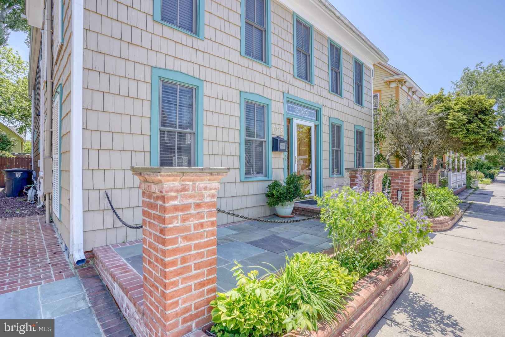 305 MULBERRY St  