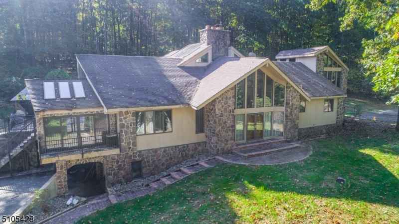 10 Lawrence Rd  