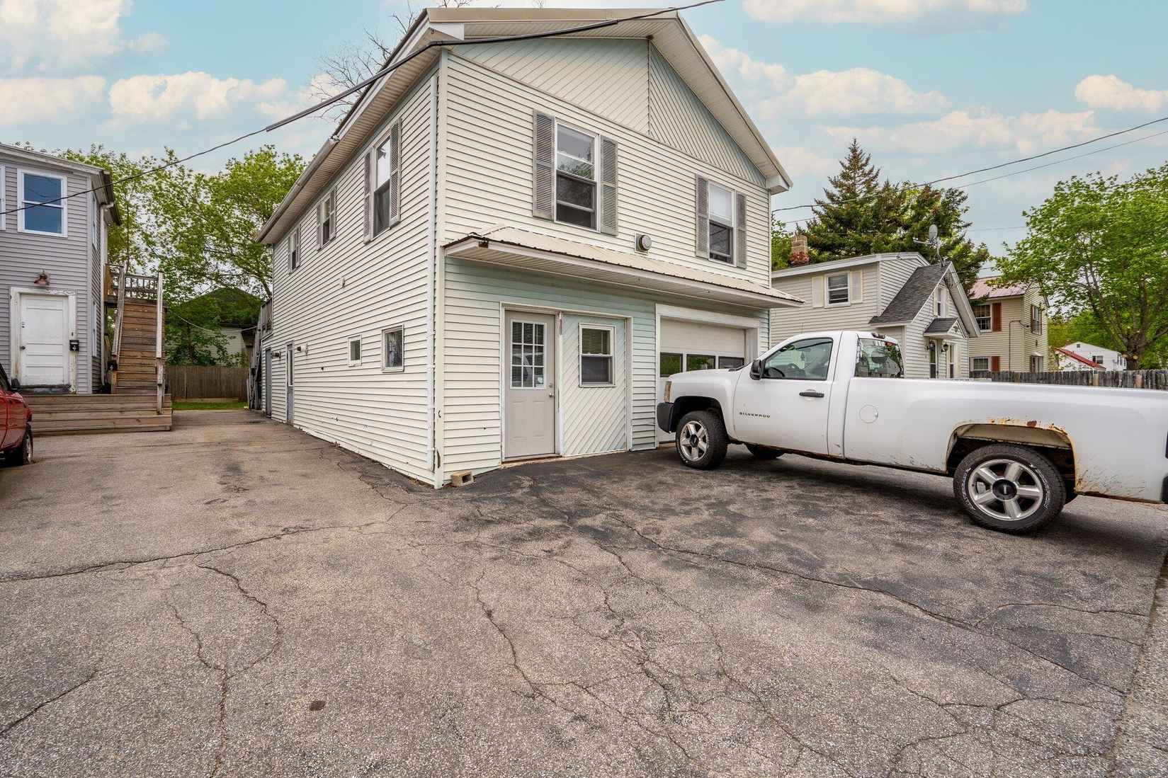 2 Janelle St  