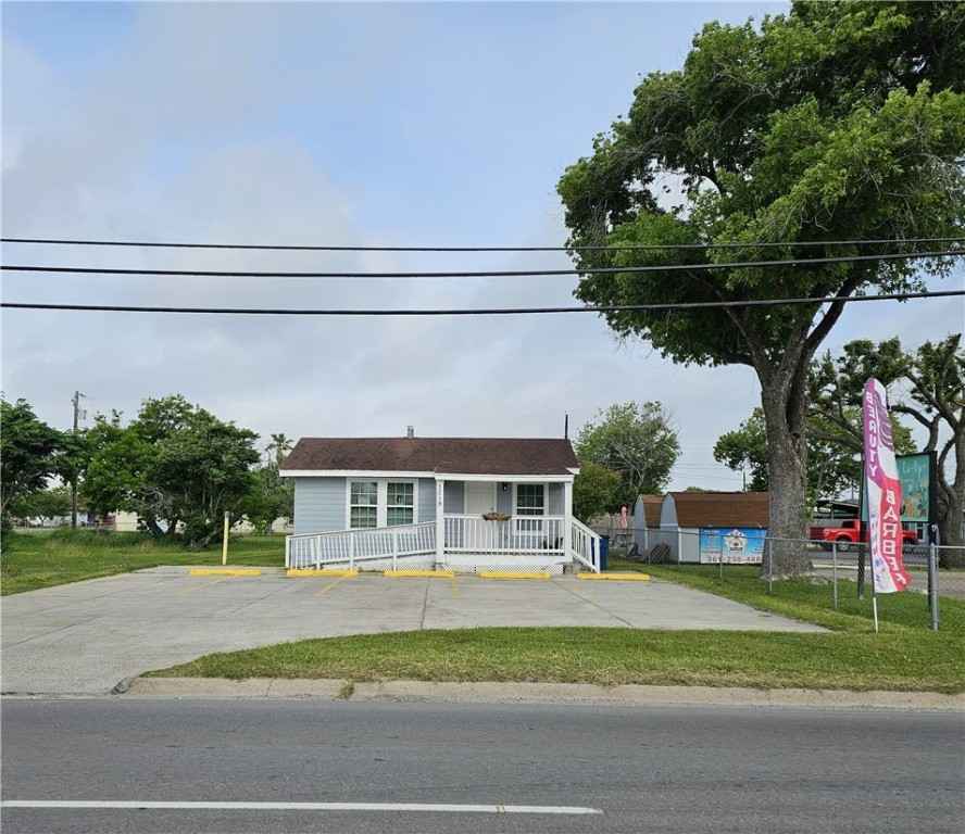 3019 Main St  