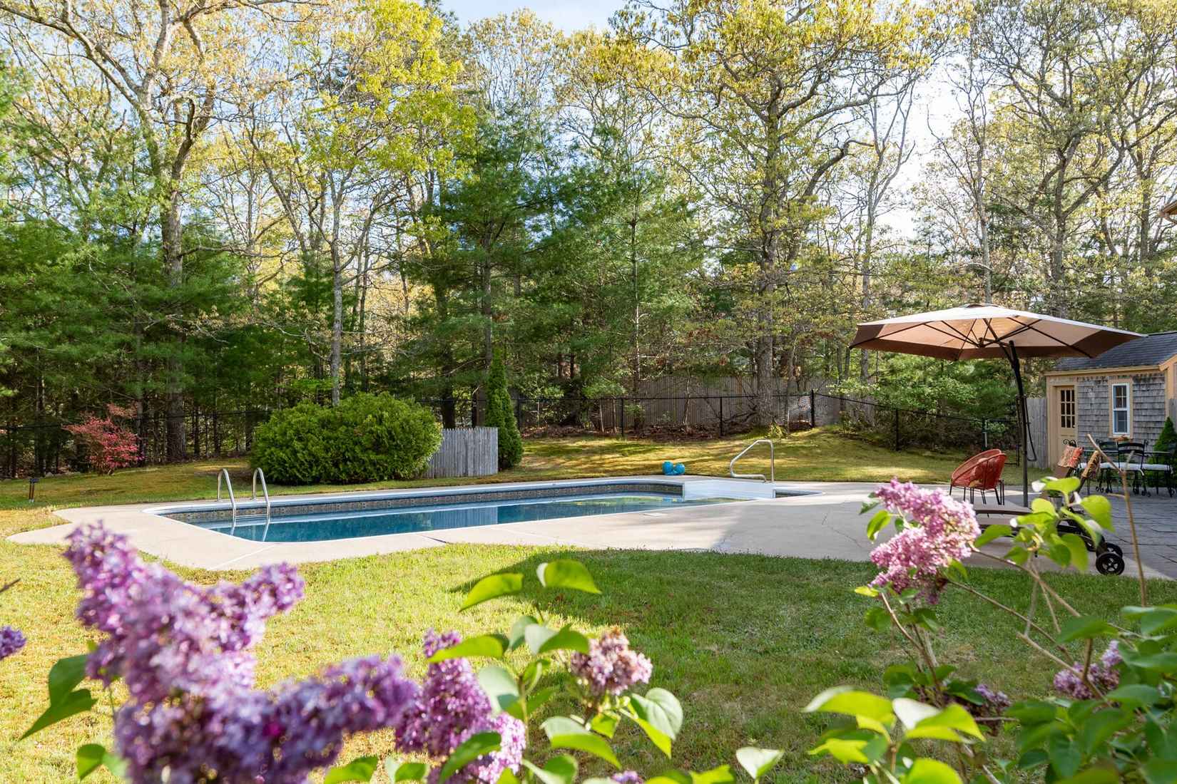 41 Coachman Ln  