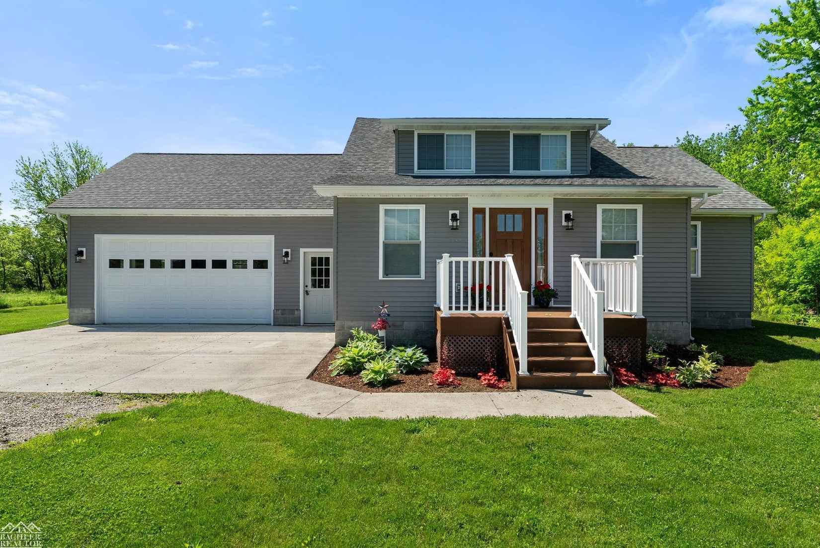 5429 Marine City  