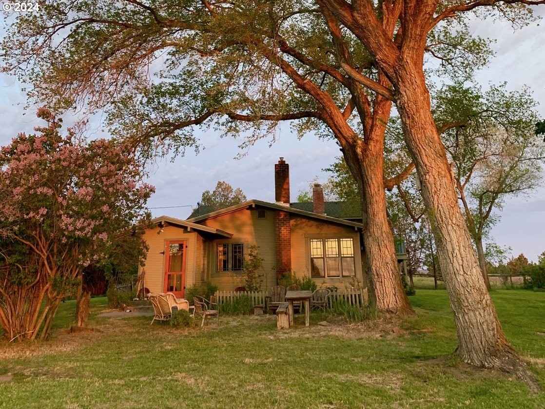 79702 Hwy 216  