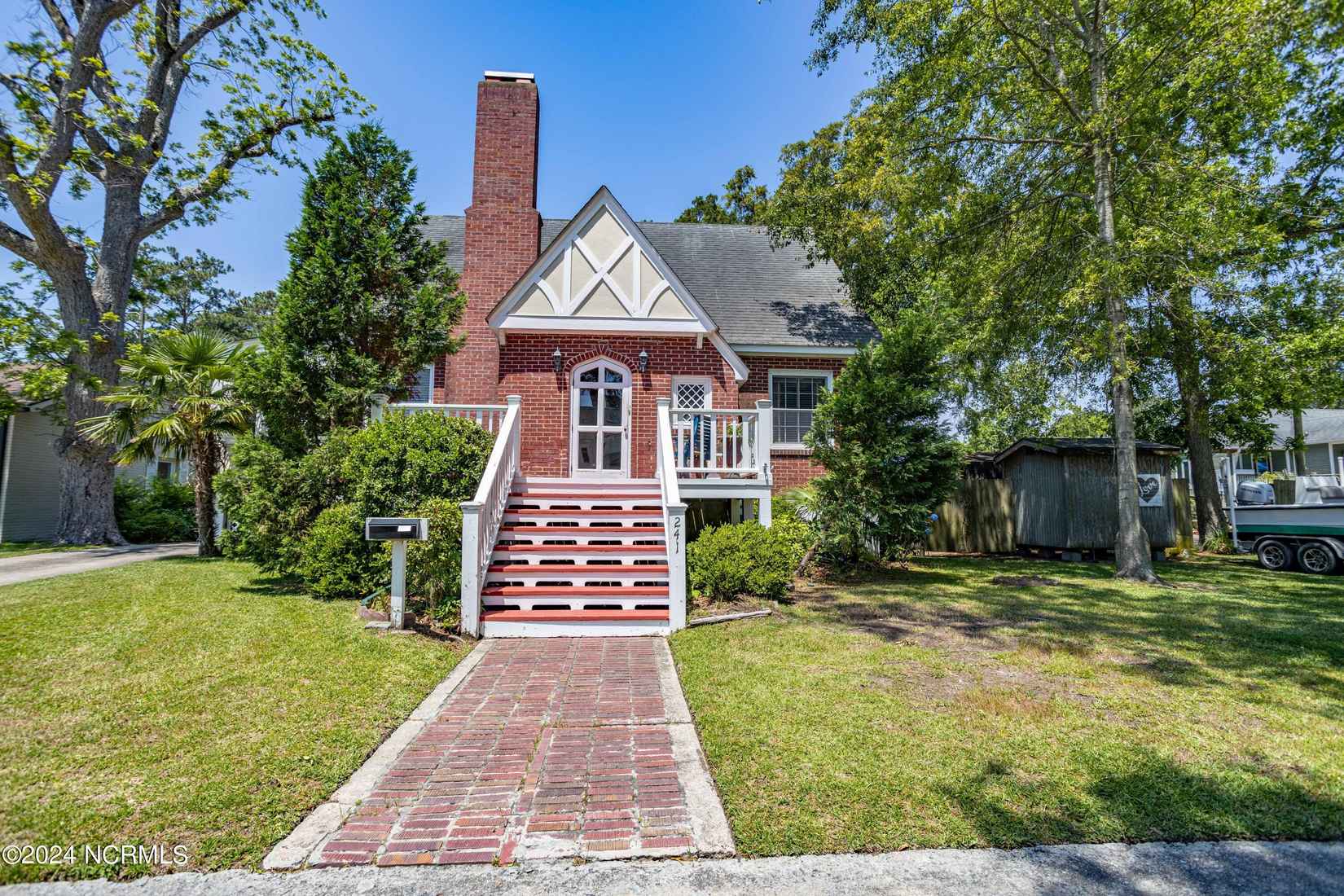 241 Riverview St  