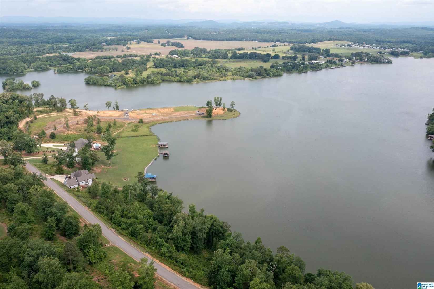300 LAKE POINTE Dr  