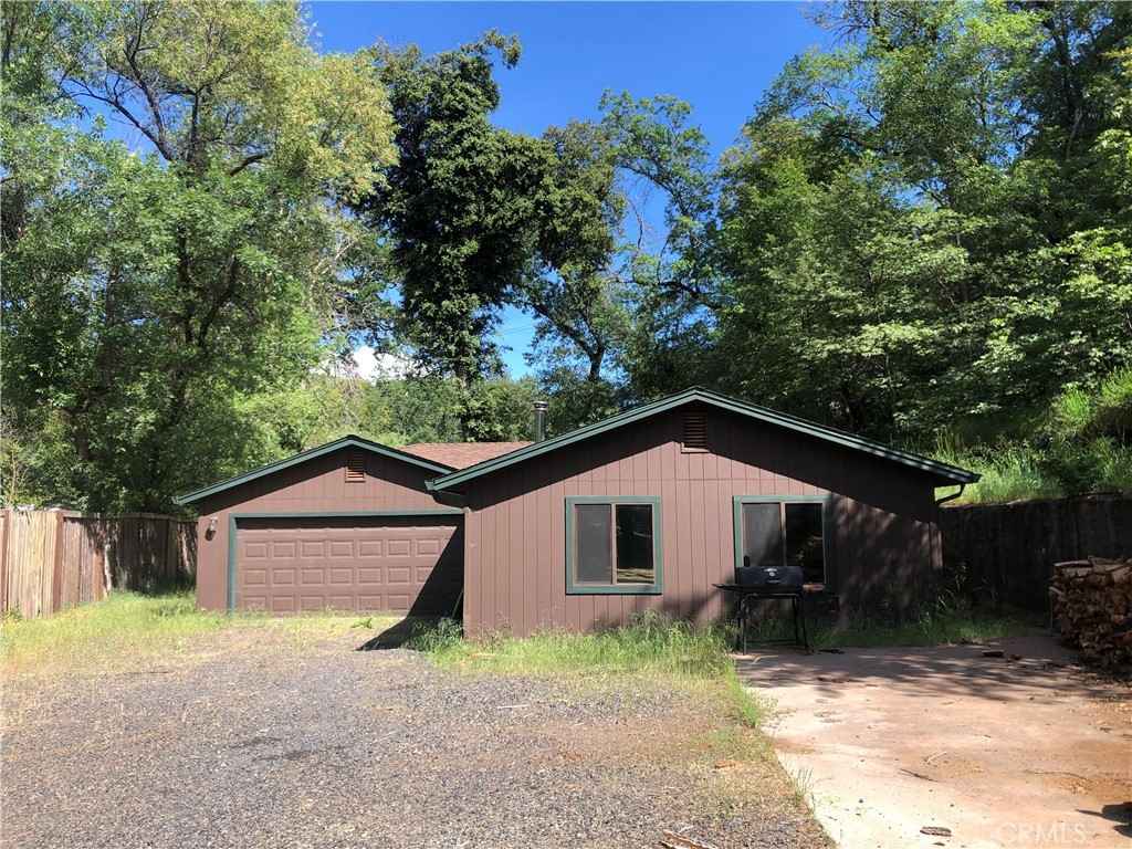 9051 Hwy 175  