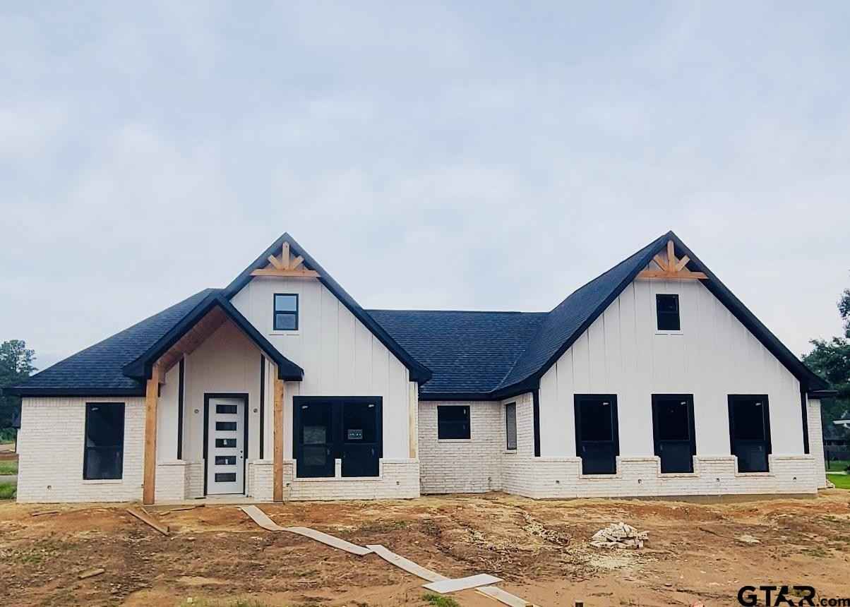 2903 Queens Way West  