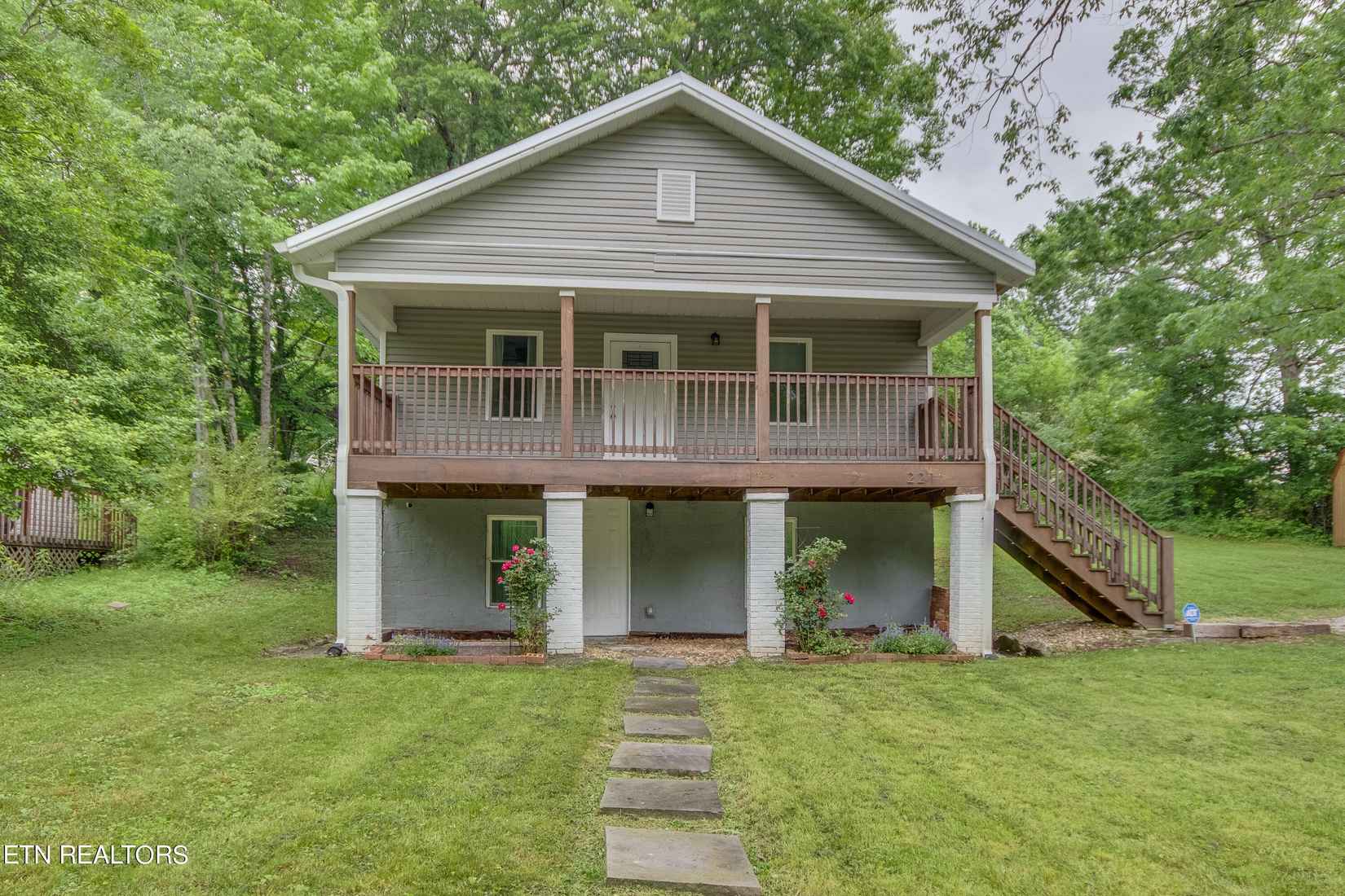221 Woody Ave  