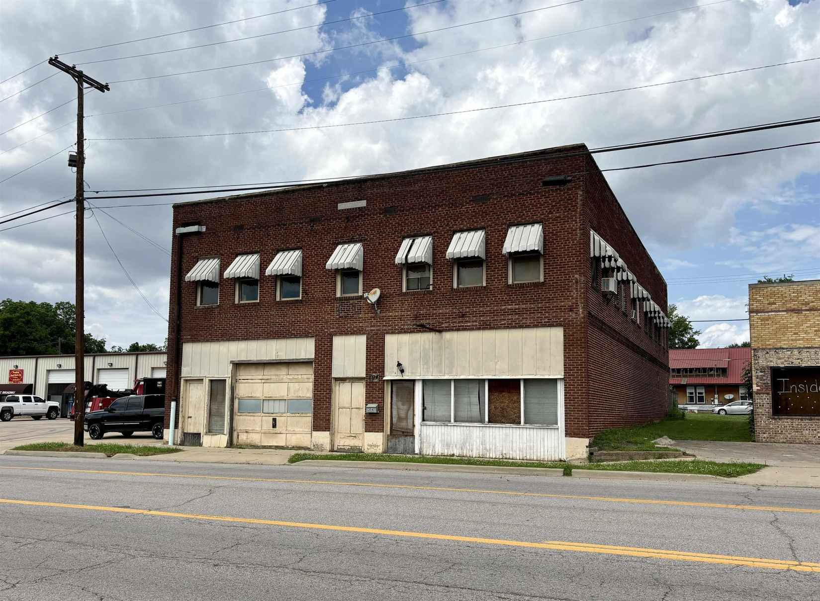 204 W Broadway St  