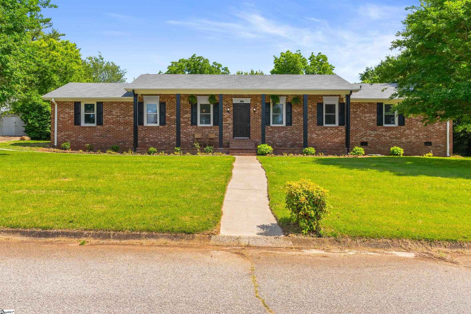 105 Carriage Ln  
