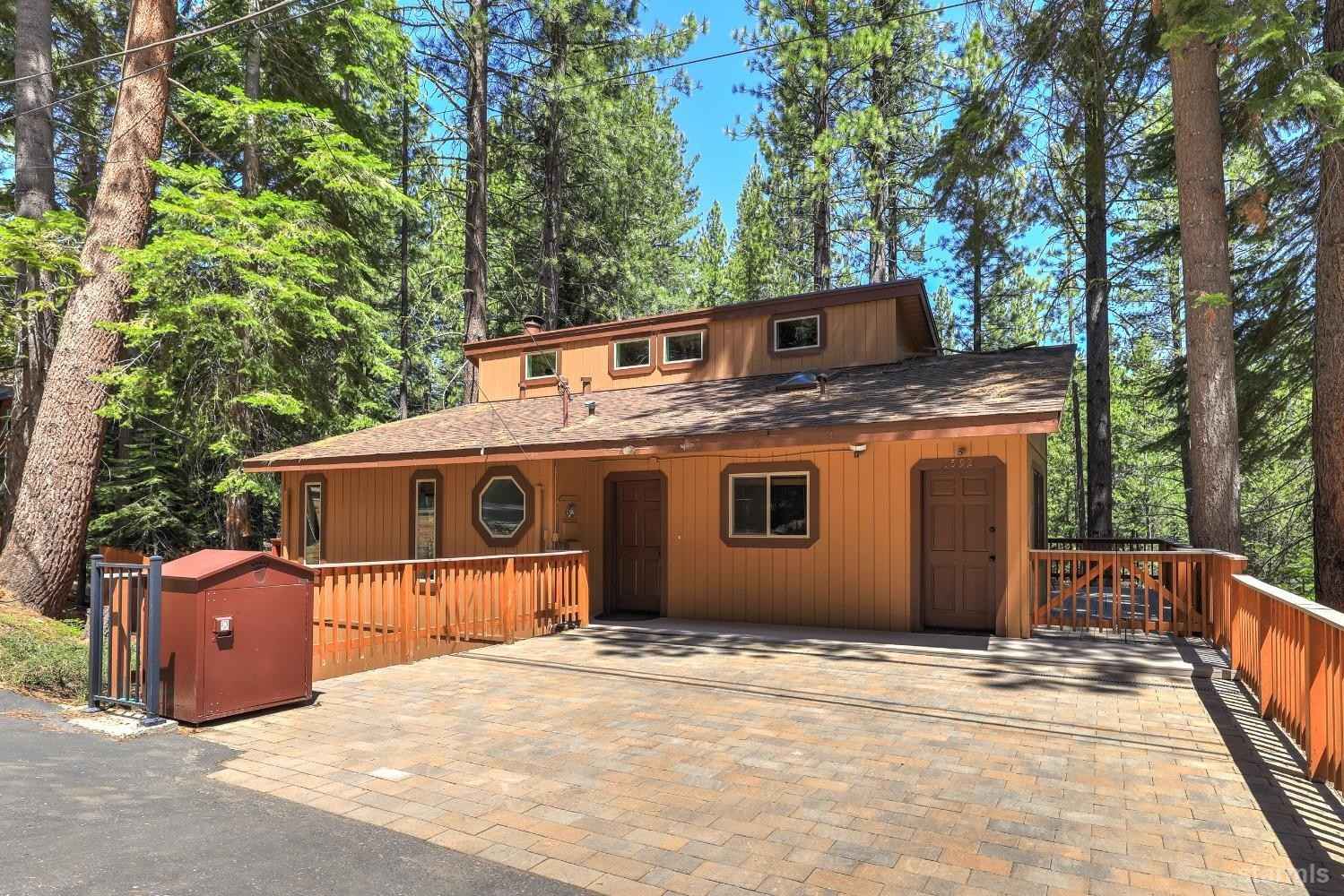 1592 Plumas Cir  