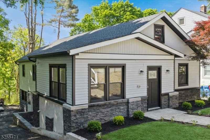 42 Essex Ave  