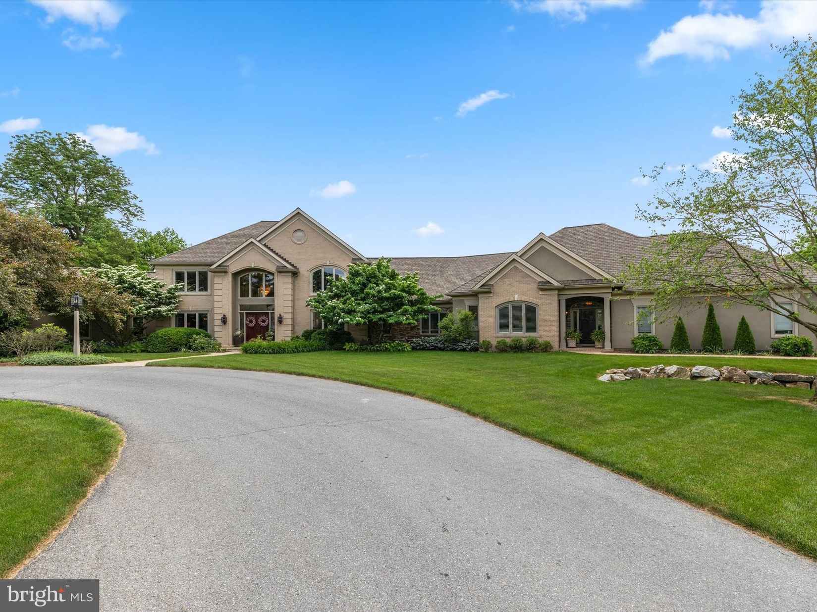 275 EDGEMERE Dr  
