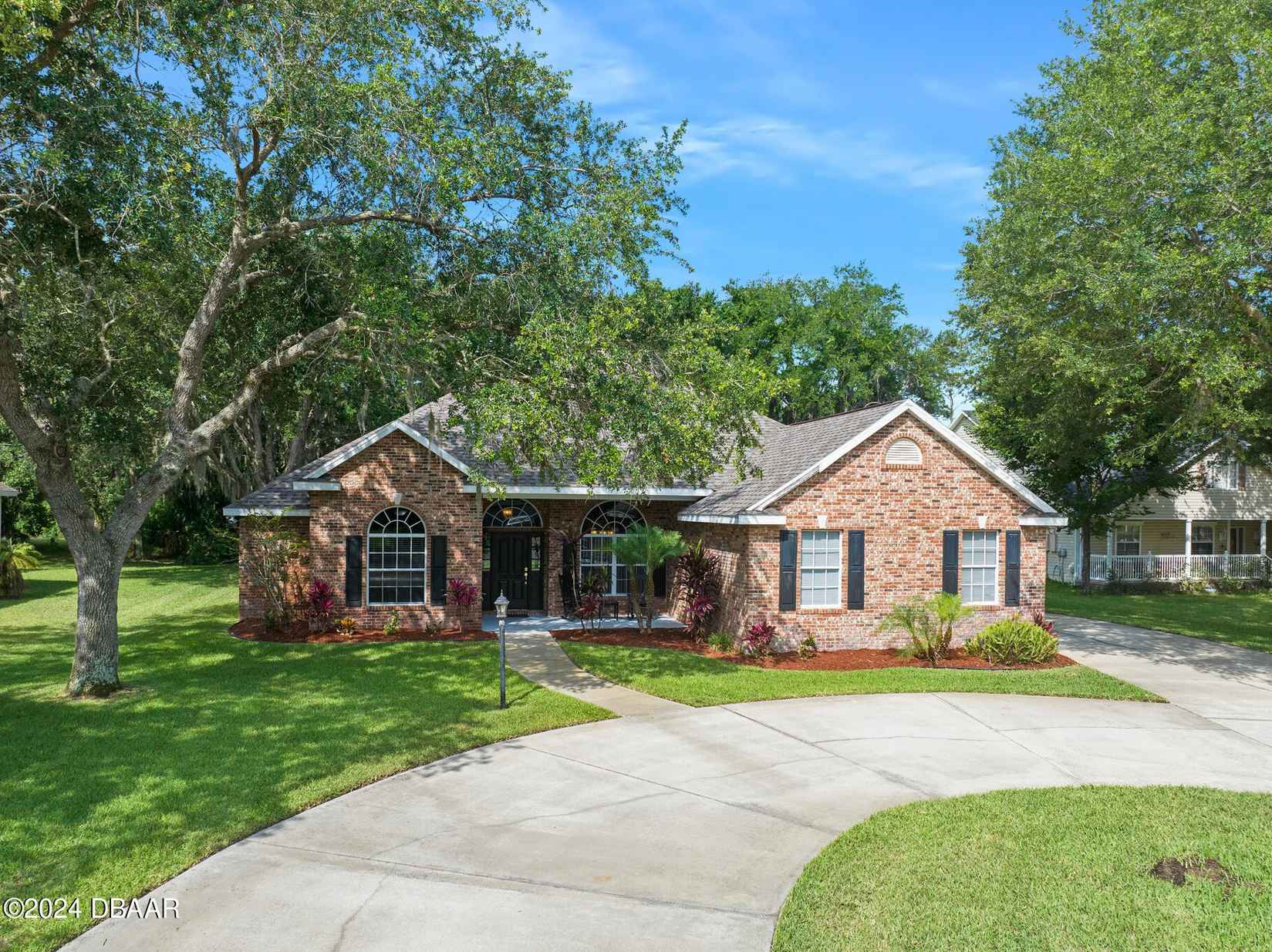 28 Lakebluff Dr  