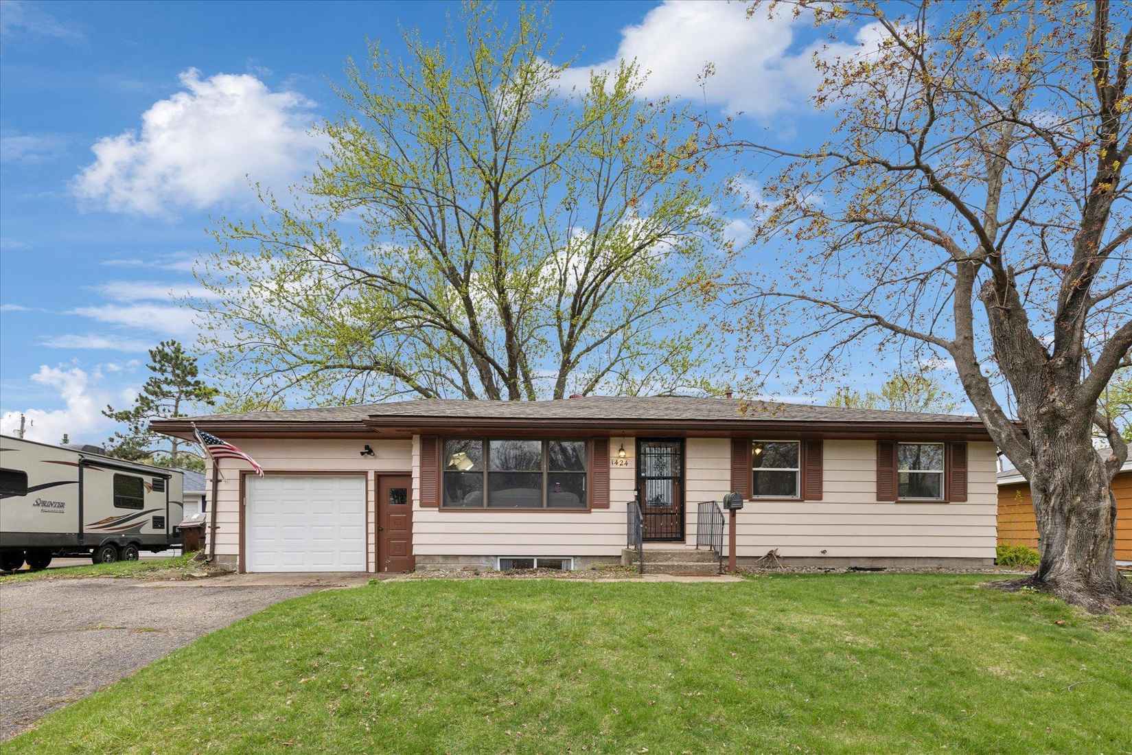 1424 Blossom Ln  