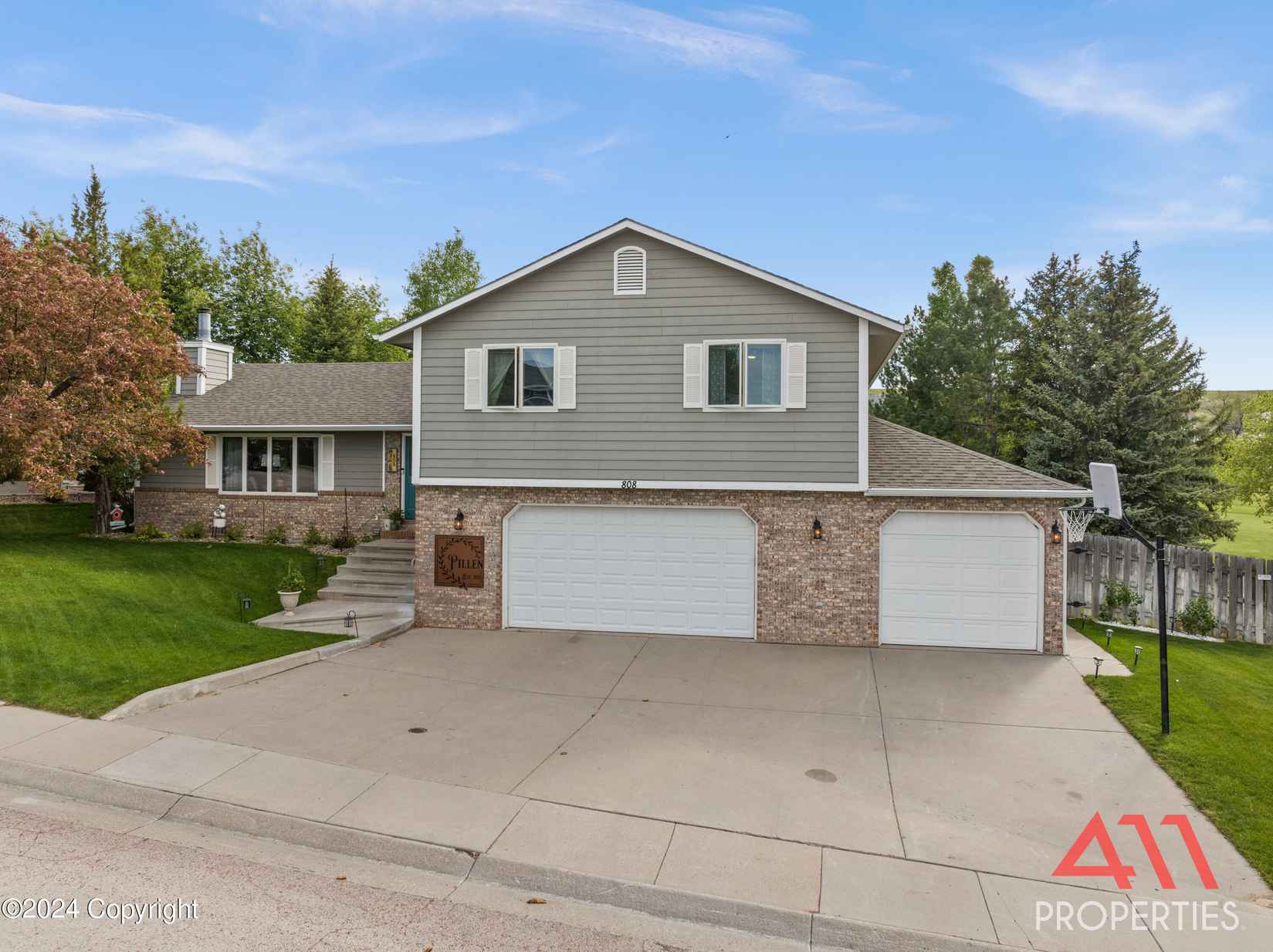 808 Clarion Dr -  
