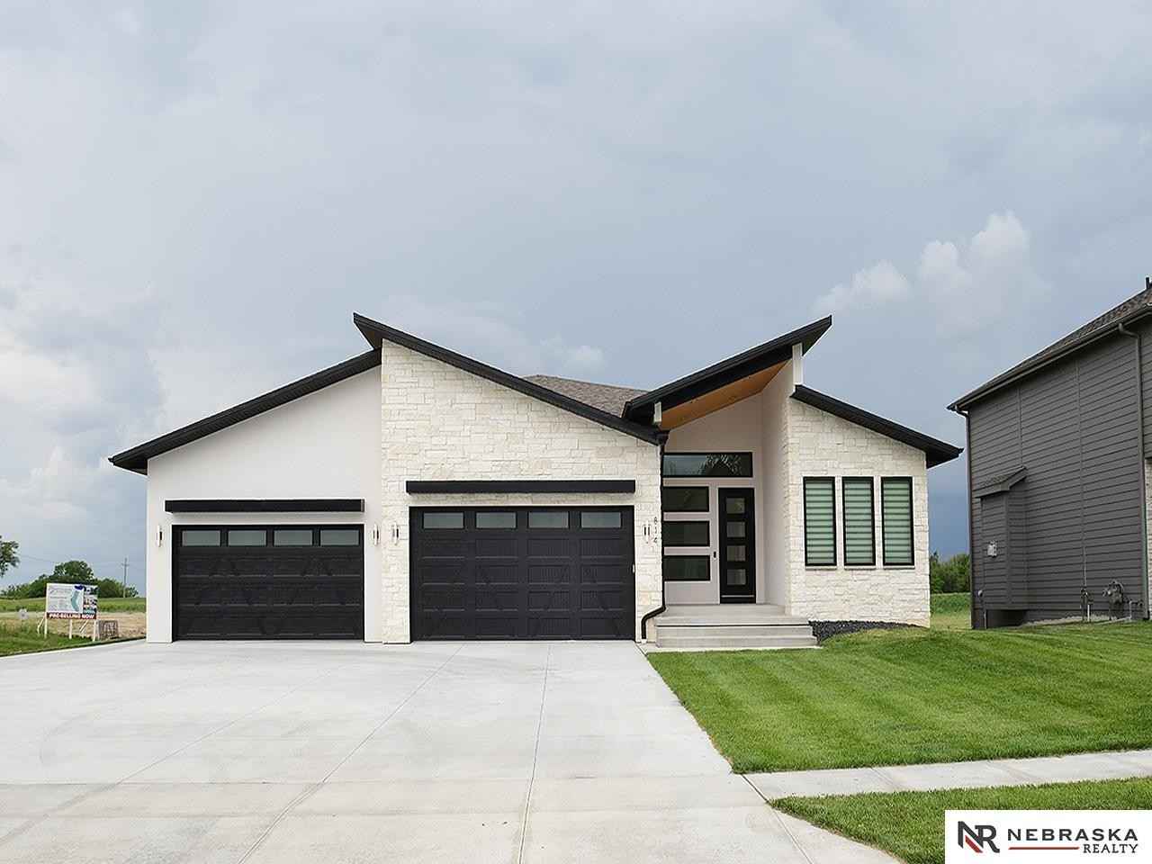 814 Lakeview Way  