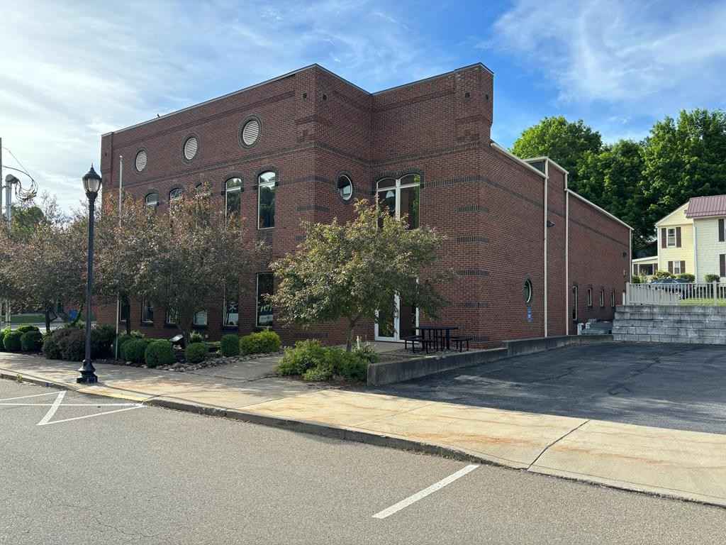 708 Main St  