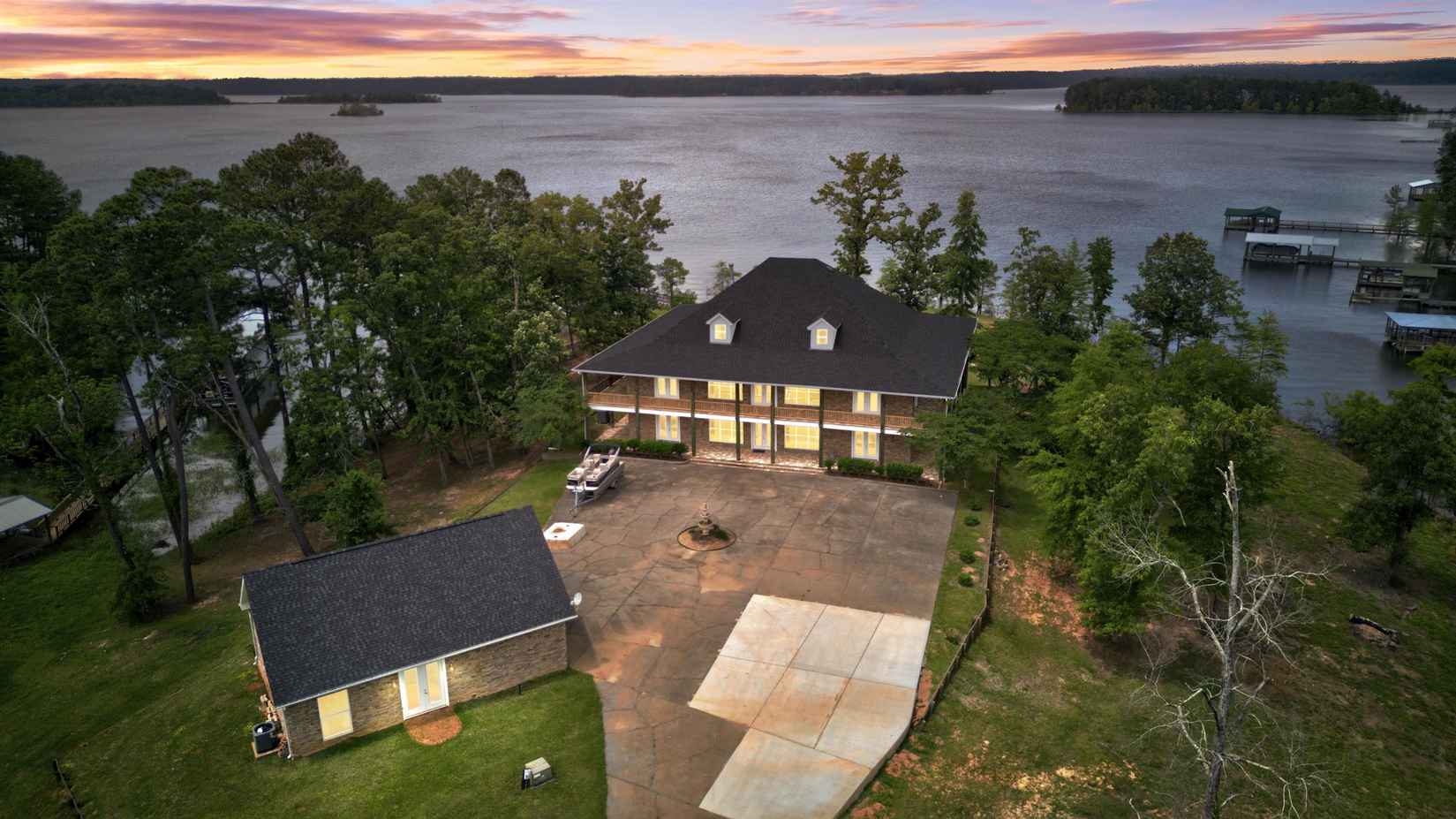 643 Lakeland Cir  