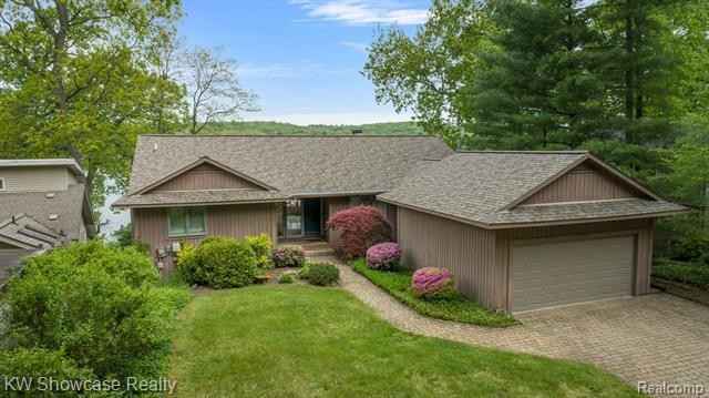 5867 Community Dr  