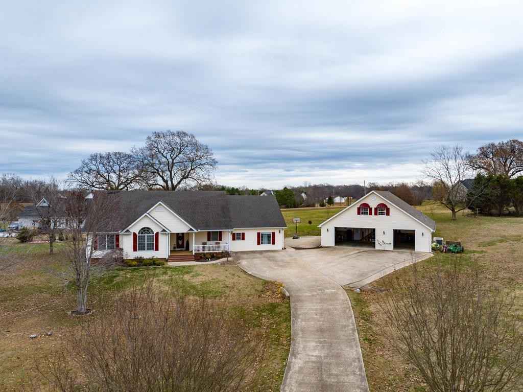 112 Stillwater Dr  