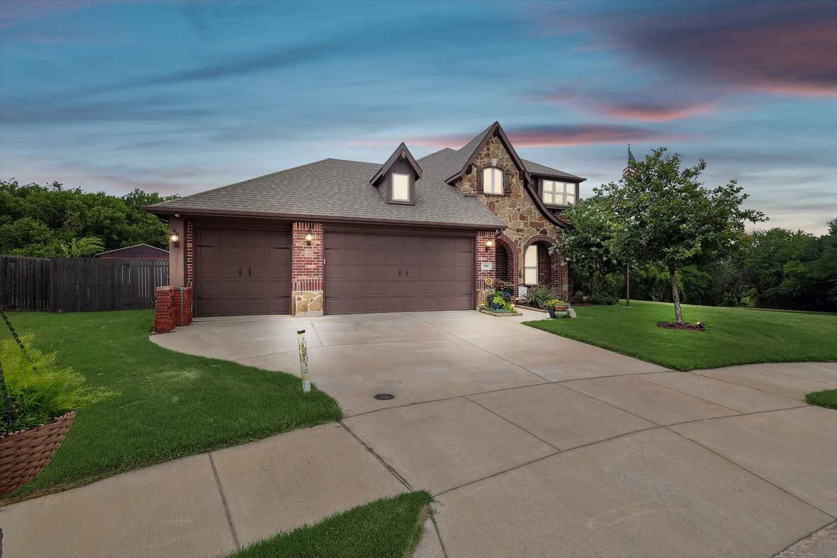 900 Foxglove Dr  
