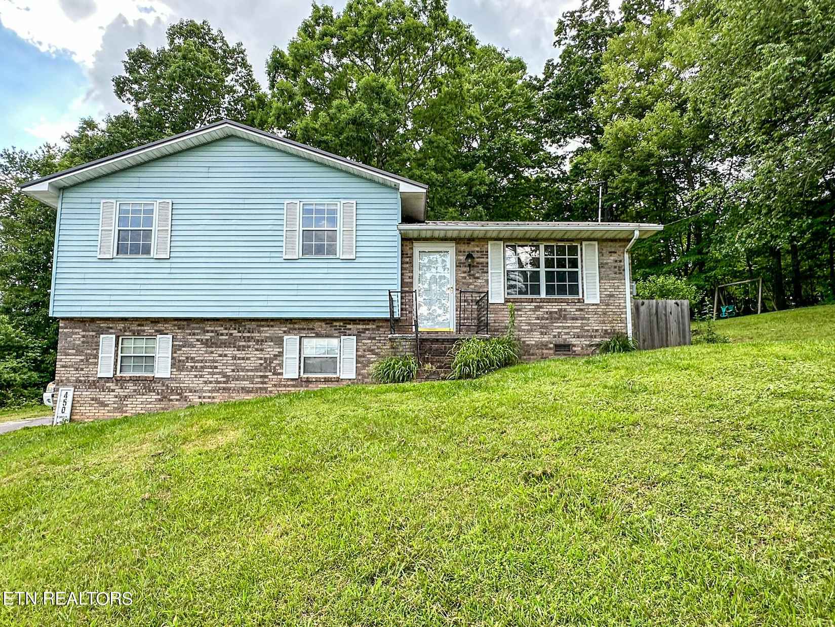 450 Forest Hls Dr  