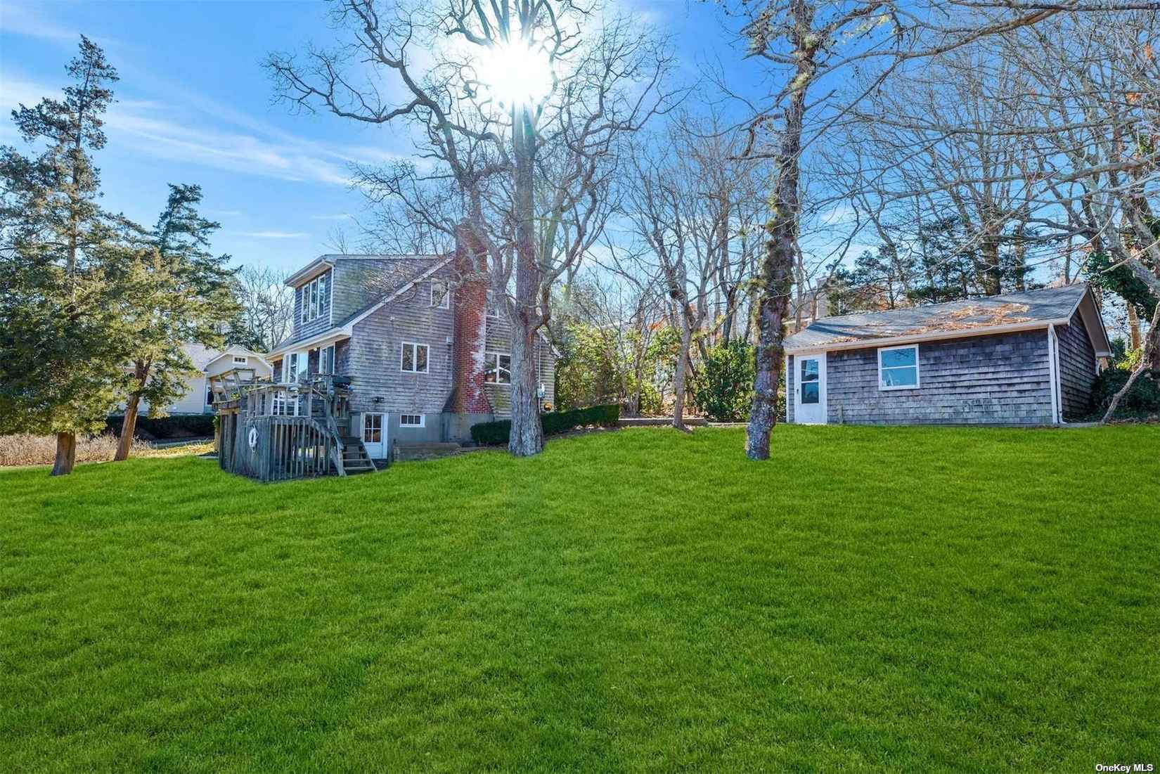 2300/2400 N Oakwood Rd  
