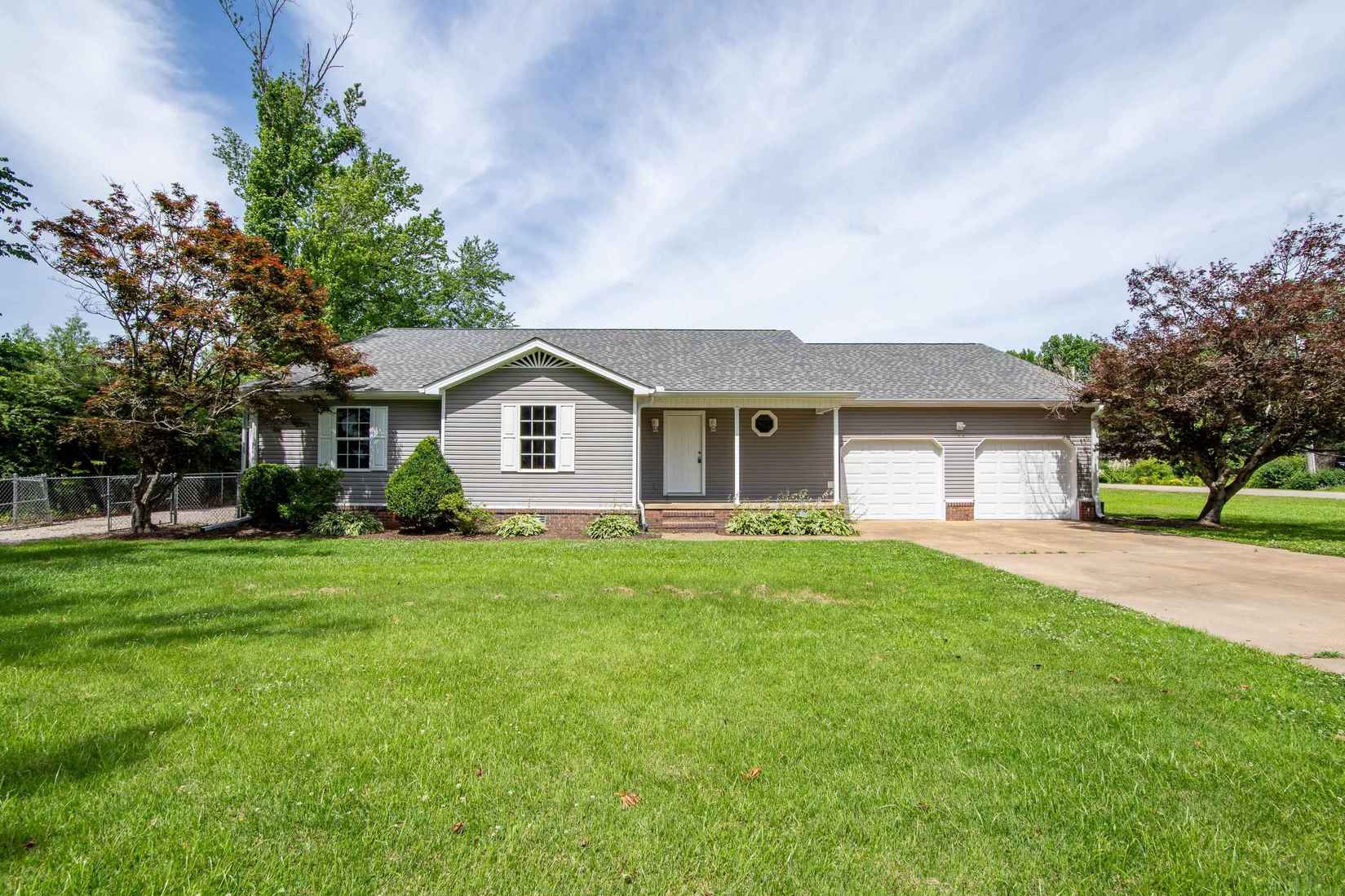 570 MEADOWLANE  
