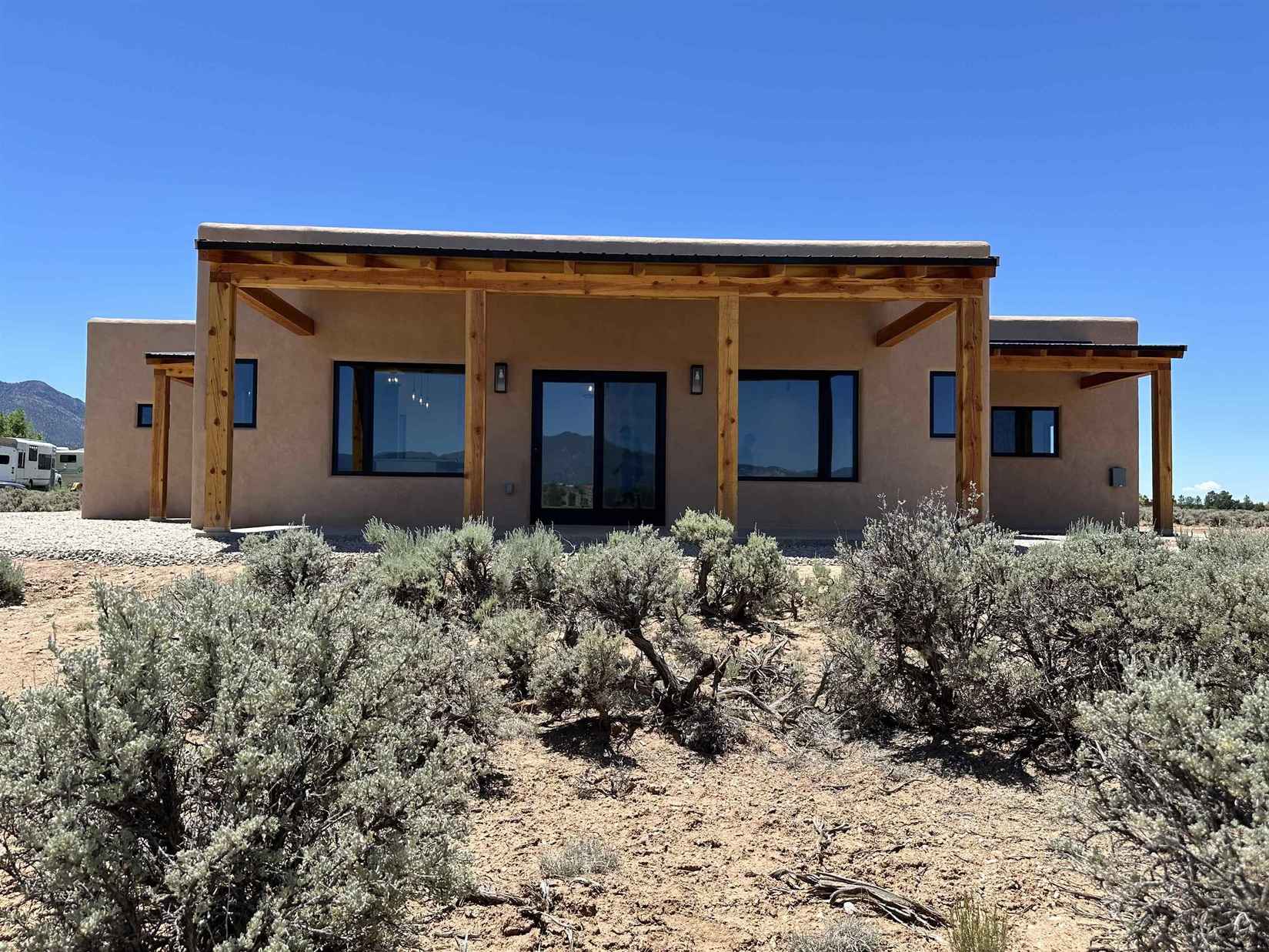 66 Camino De Los Arroyos  