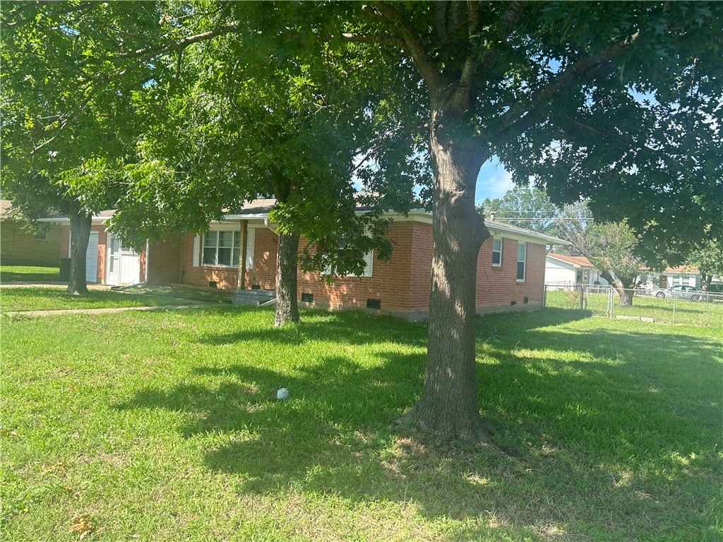 301 Bellaire Dr  