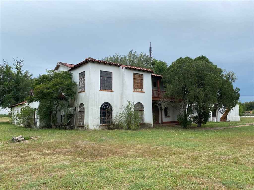902 S Dr EE Dunlap Hwy  